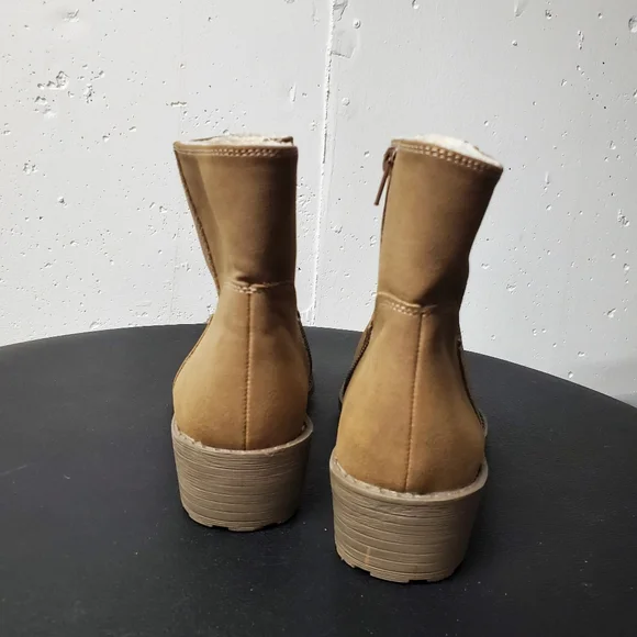 St. John's Bay Brown Ankle (Dobie) Booties Sz 8 NWOT - Picture 3 of 10